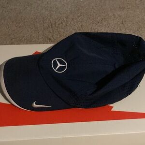 Mercedes-Benz hat Nike